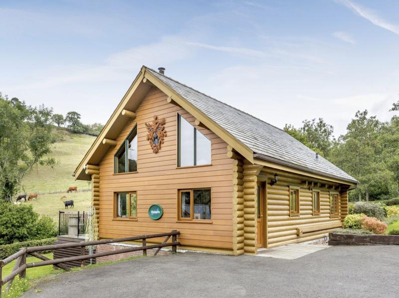 Exterior of the Ontario lodge